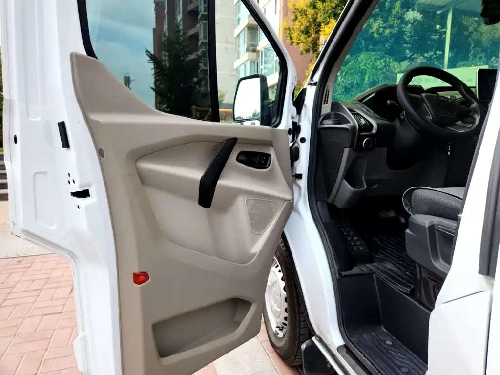 Ford Transit — миниатюра 8