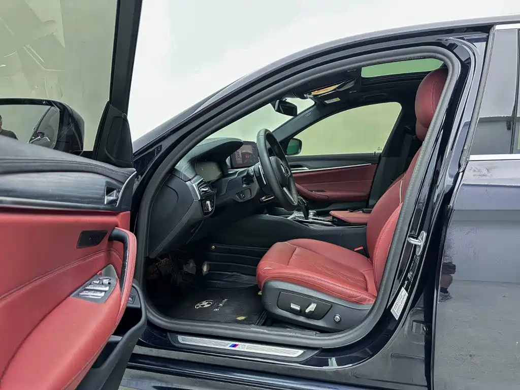 BMW 5 Series — миниатюра 9