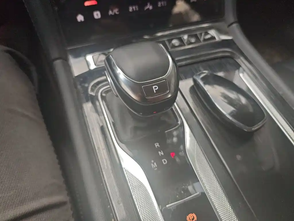 Hongqi Hongqi H5 — миниатюра 10