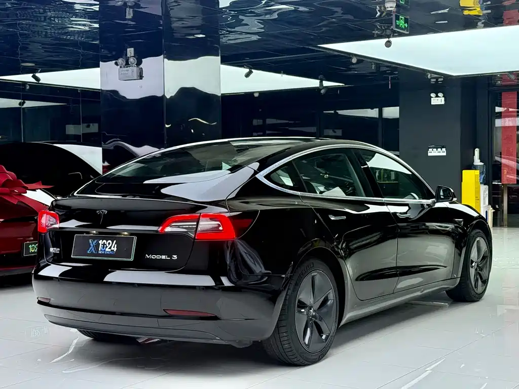 Tesla Model 3 — миниатюра 13