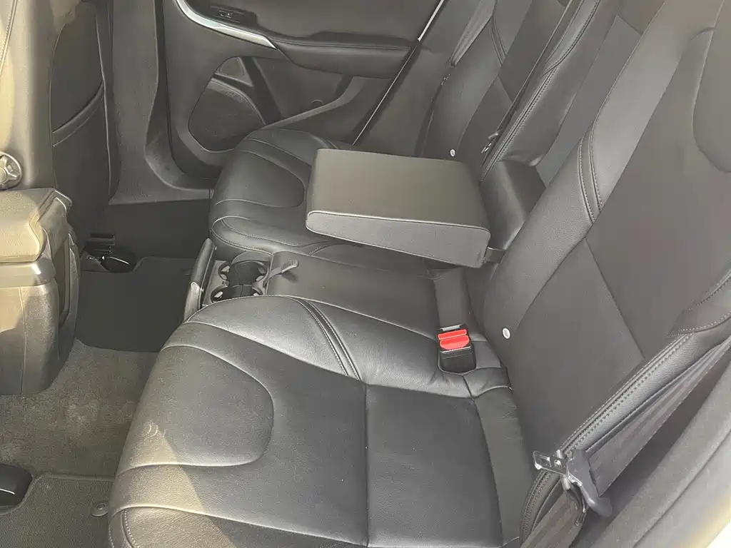 Volvo V40 — миниатюра 6