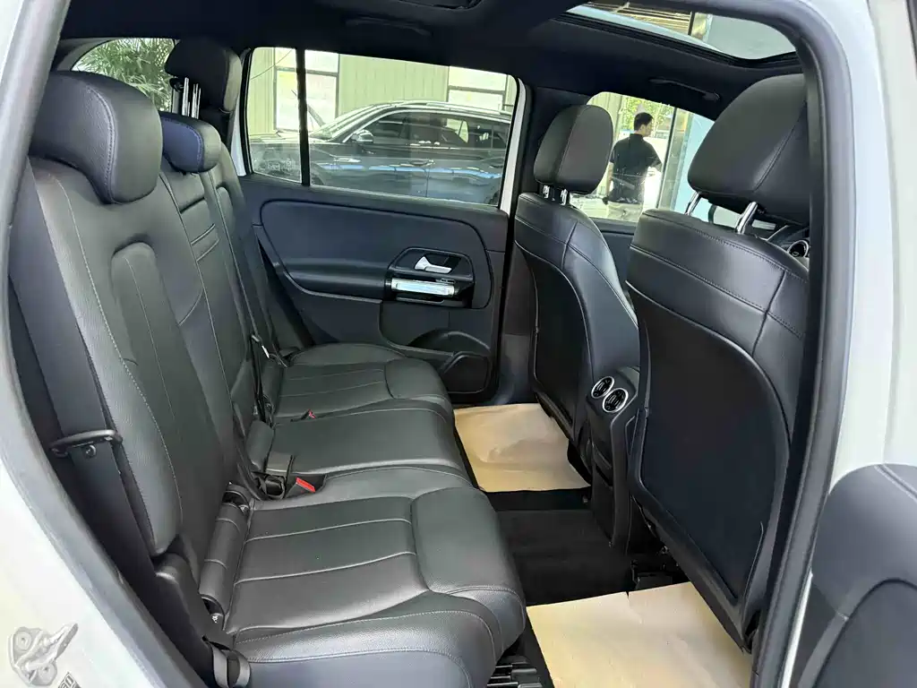 Mercedes-Benz GLB — миниатюра 16