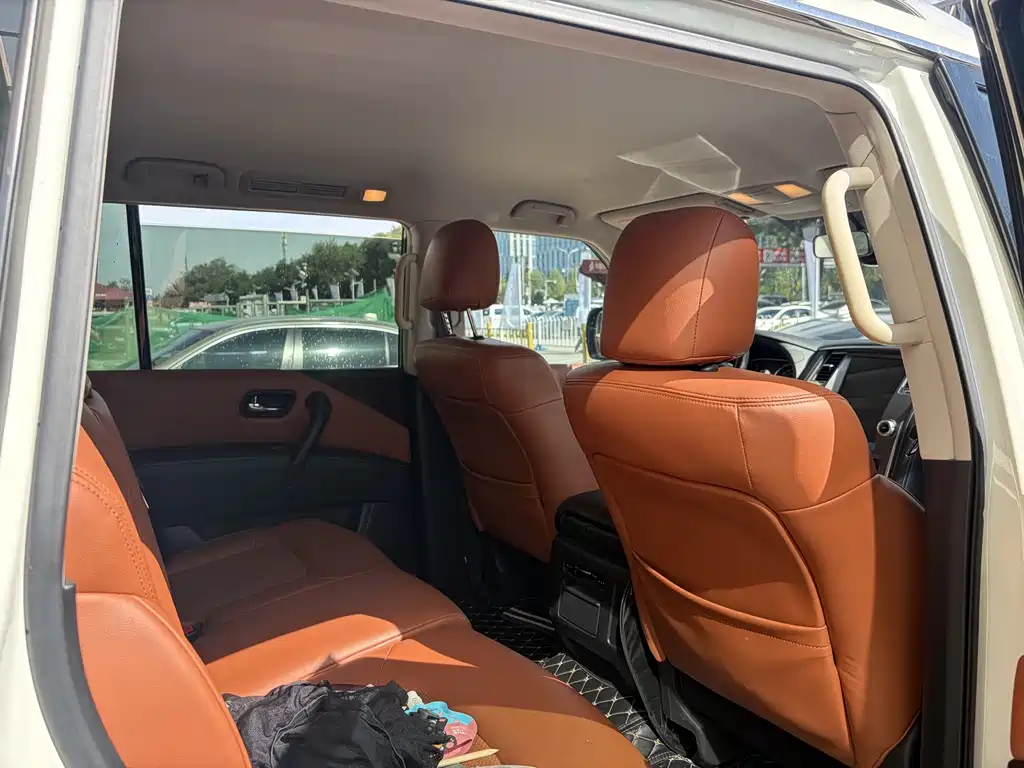 Nissan Patrol — миниатюра 8