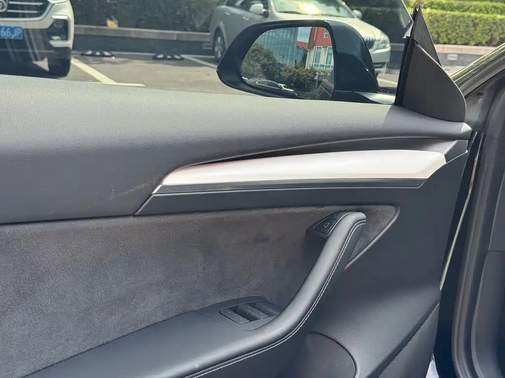 Tesla Model 3 — миниатюра 9