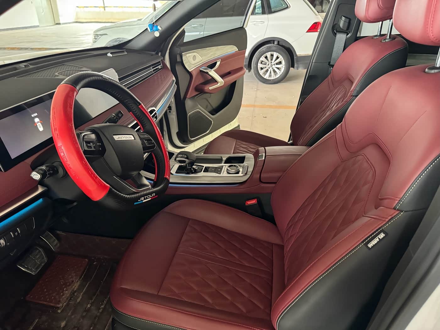 Jetour Jetour X70 PLUS 1.5 л 2024 г. Белый, пробег 22000 км