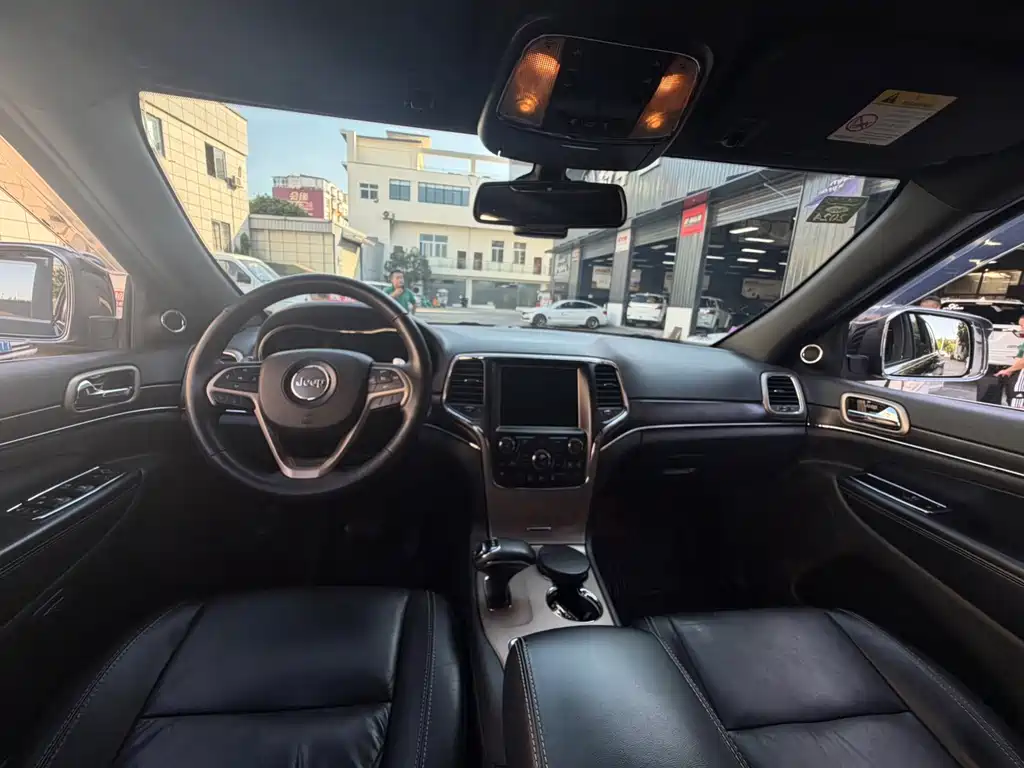 Jeep Grand Cherokee (Import) — миниатюра 9