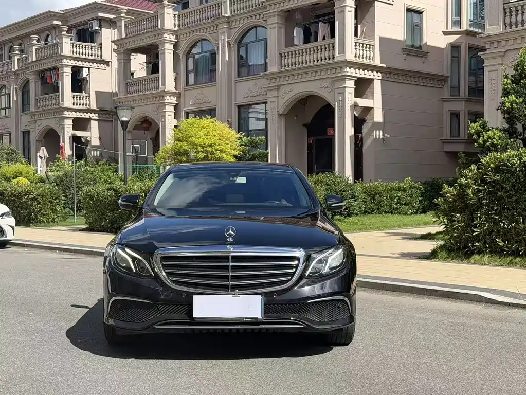 Mercedes-Benz E-Class — миниатюра 2