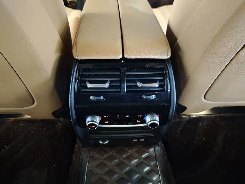 BMW 5 Series — миниатюра 7