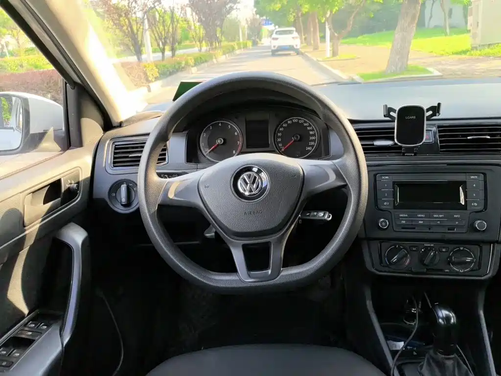 Volkswagen Santana — миниатюра 3