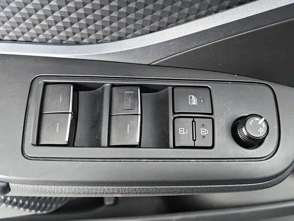 Toyota IZOA — миниатюра 9