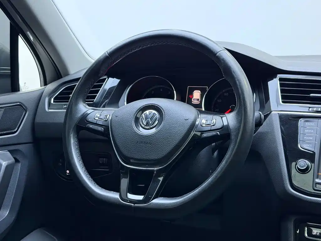 Volkswagen Tiguan L — миниатюра 7
