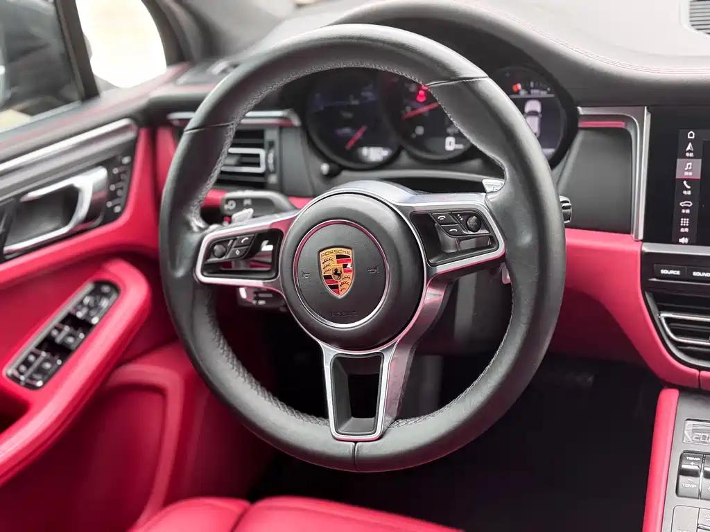 Porsche Macan — миниатюра 10