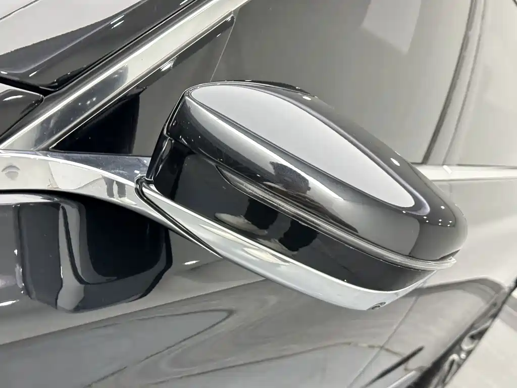 BMW 7 Series — миниатюра 22