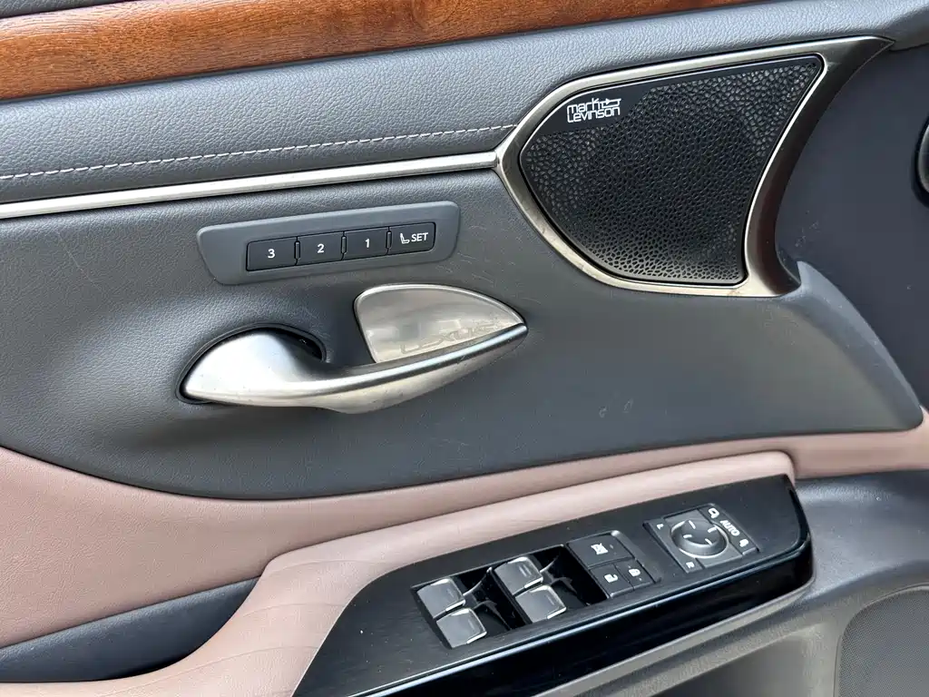 Lexus ES — миниатюра 7