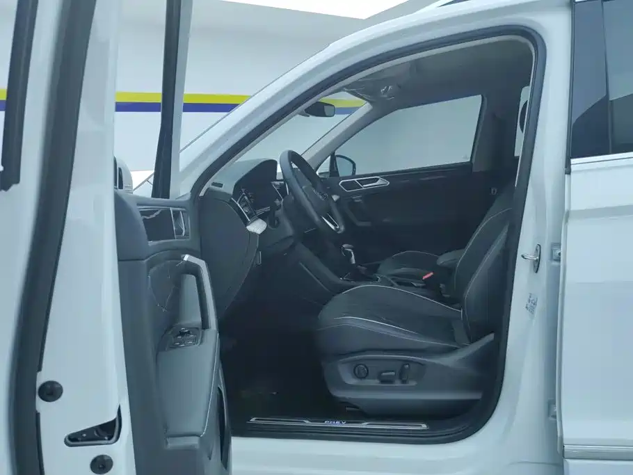 Volkswagen Tiguan L PHEV — миниатюра 9