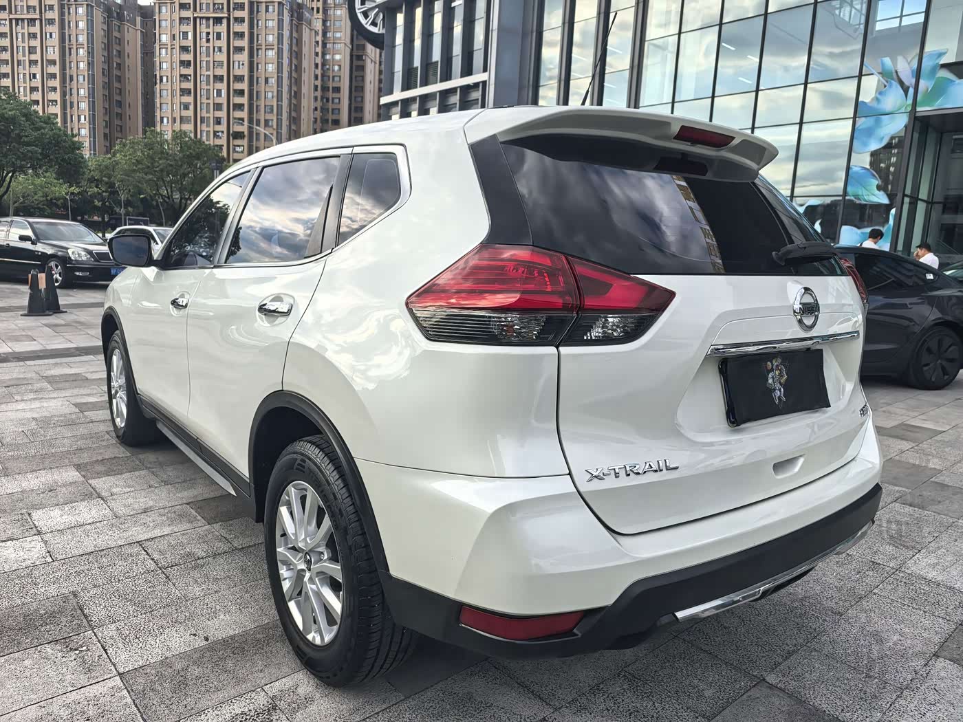 Nissan X-Trail 2.0 л 2021 г. Белый, пробег 30000 км