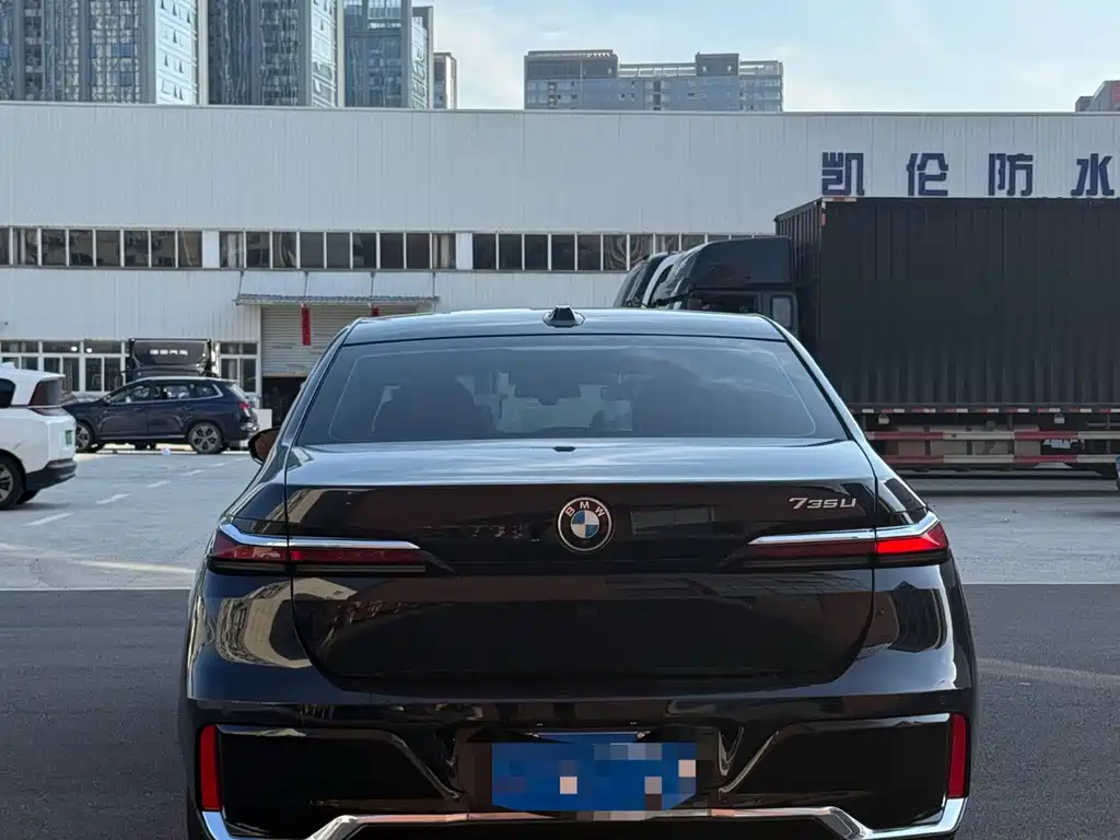 BMW 7 Series — миниатюра 8