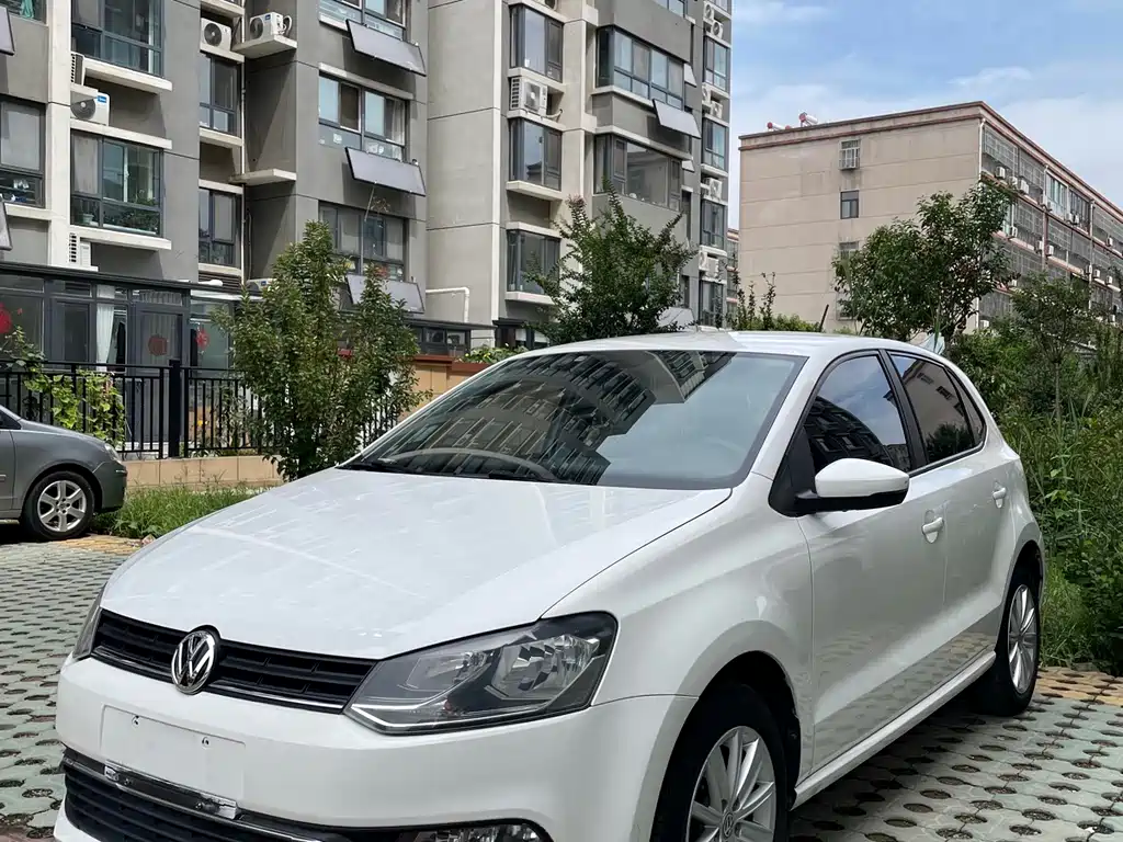 Volkswagen Polo 2014 1.4L AT Comfort