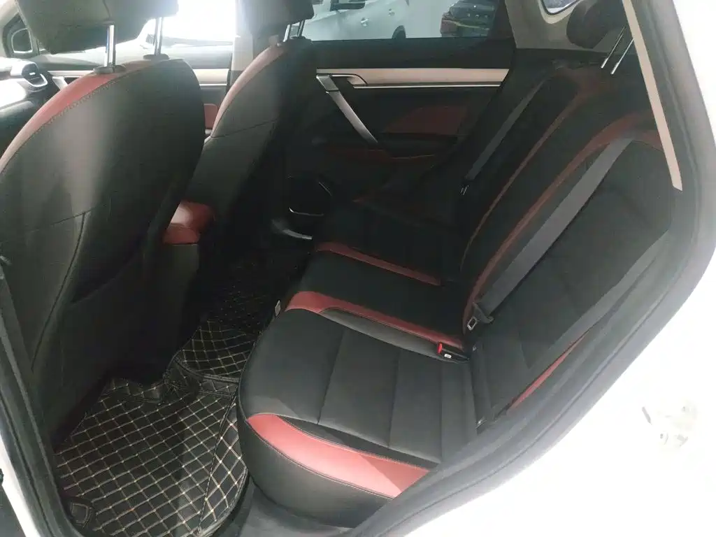 Geely Binyue — миниатюра 17