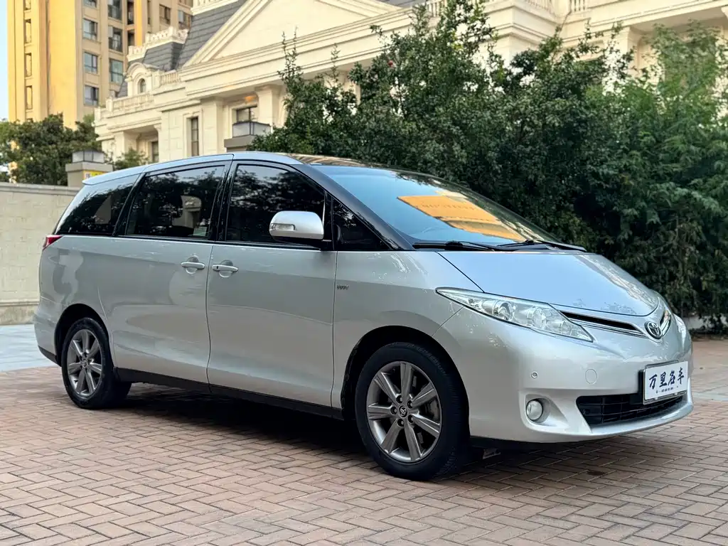 Toyota Previa — миниатюра 3