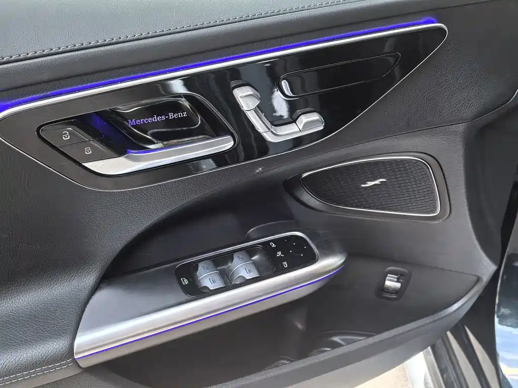 Mercedes-Benz C-Class — миниатюра 16