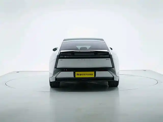 XPeng P7 — миниатюра 3
