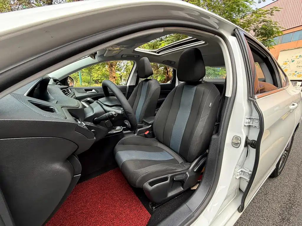 Peugeot 308 — миниатюра 9
