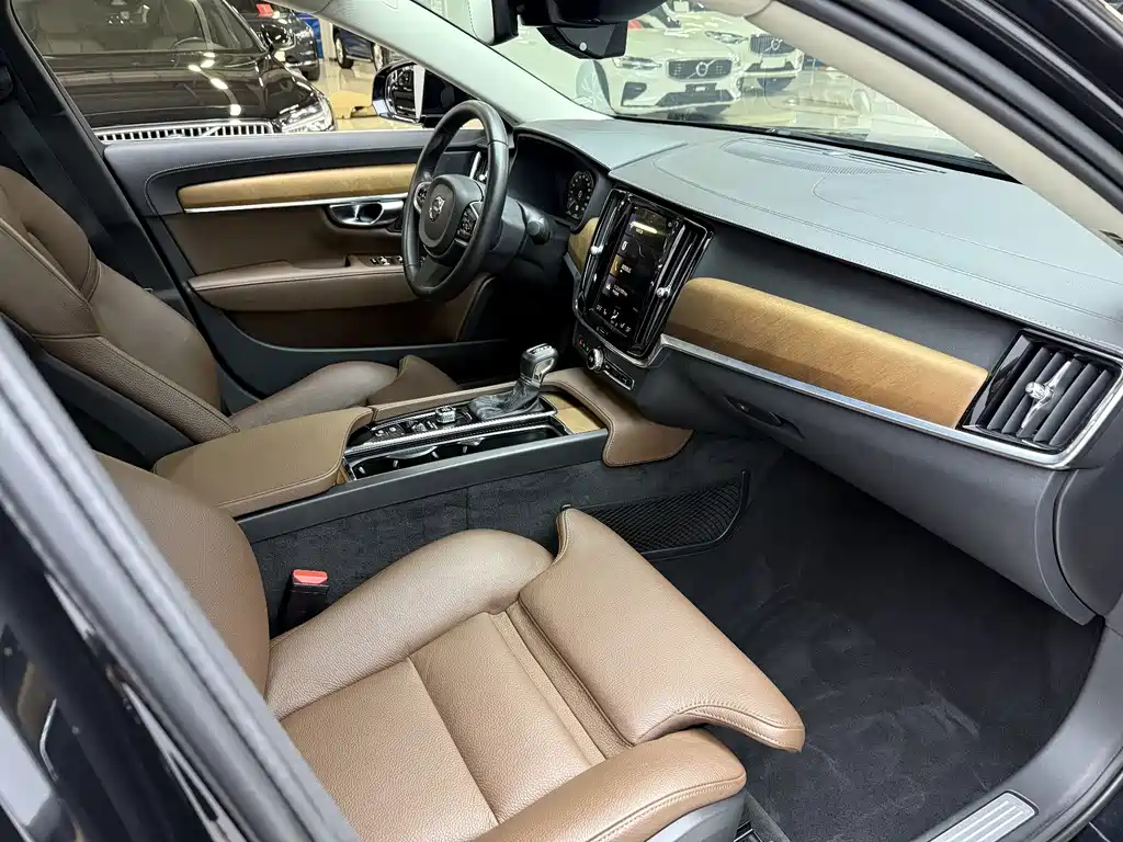 Volvo S90 — миниатюра 6