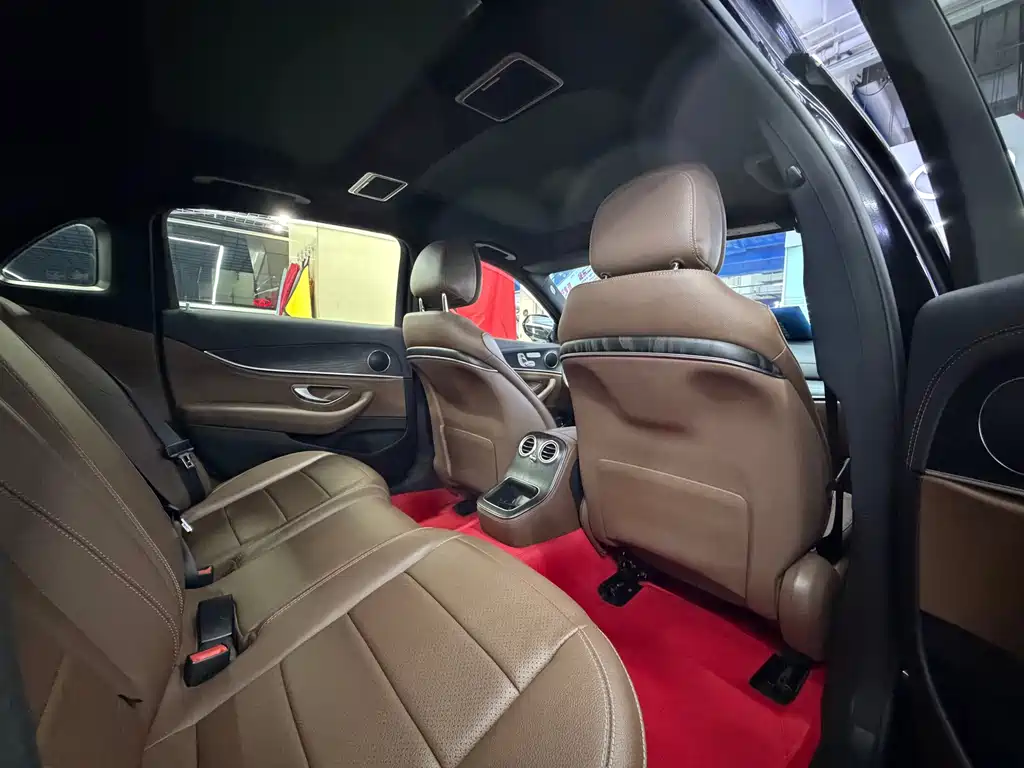 Mercedes-Benz E-Class — миниатюра 7