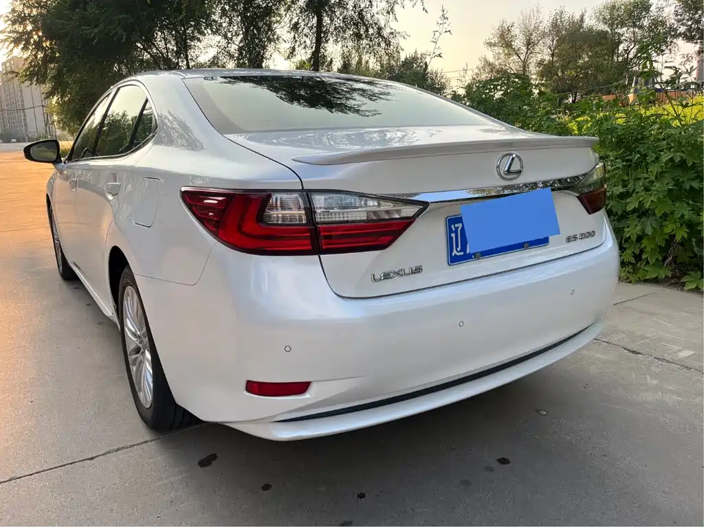 Lexus ES — миниатюра 5