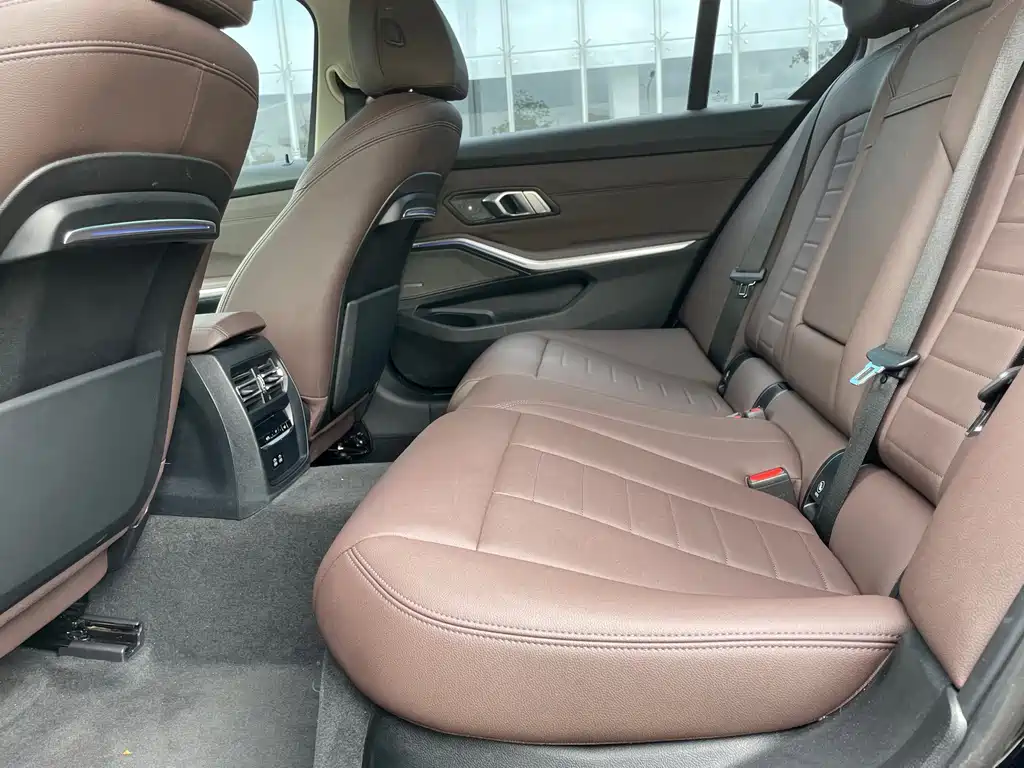 BMW 3 Series — миниатюра 8