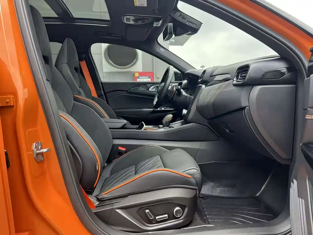 Lynk & Co 02 Hatchback — миниатюра 18