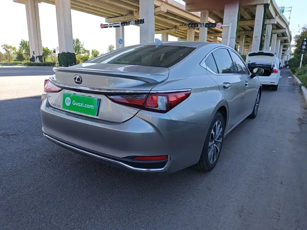 Lexus ES — миниатюра 7