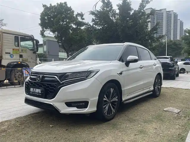 HONDA UR V