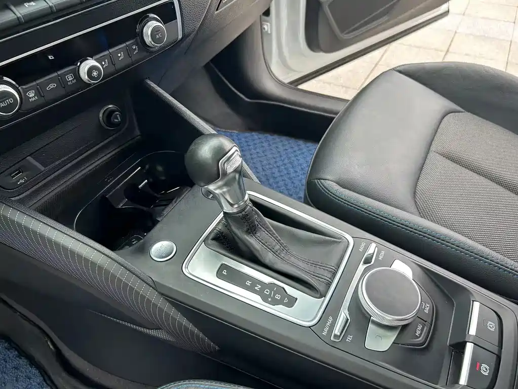 Audi Q2L e-tron — миниатюра 9