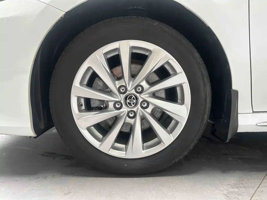 Toyota Camry — миниатюра 2