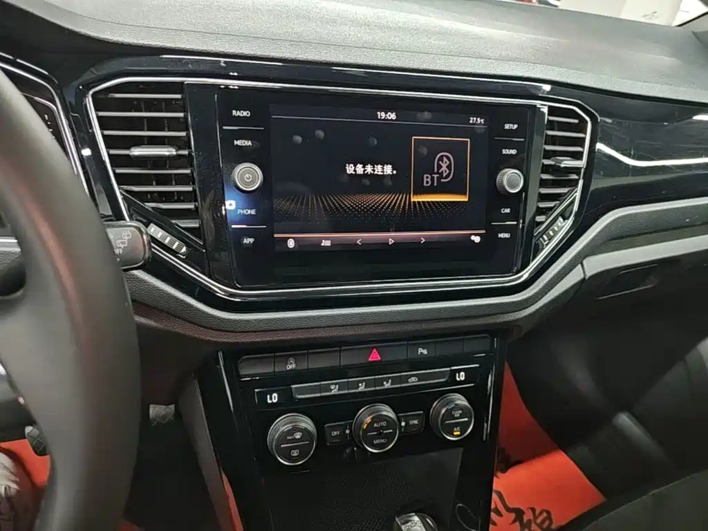 Volkswagen T-Roc — миниатюра 13