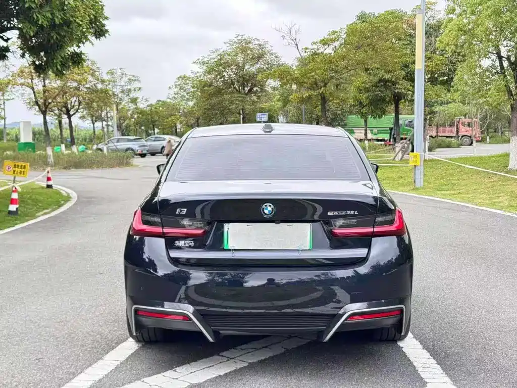 BMW i3 2025 eDrive 35 L