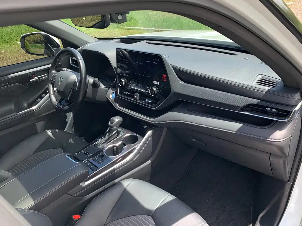Toyota Crown Kluger — миниатюра 11