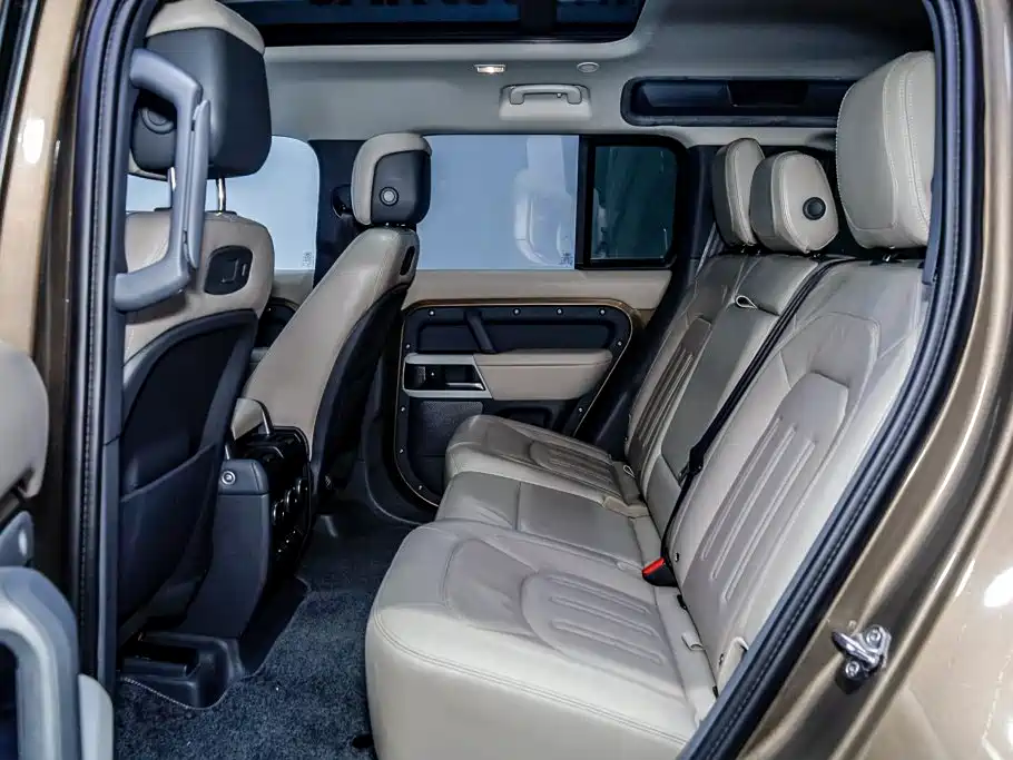 Land Rover Defender — миниатюра 9