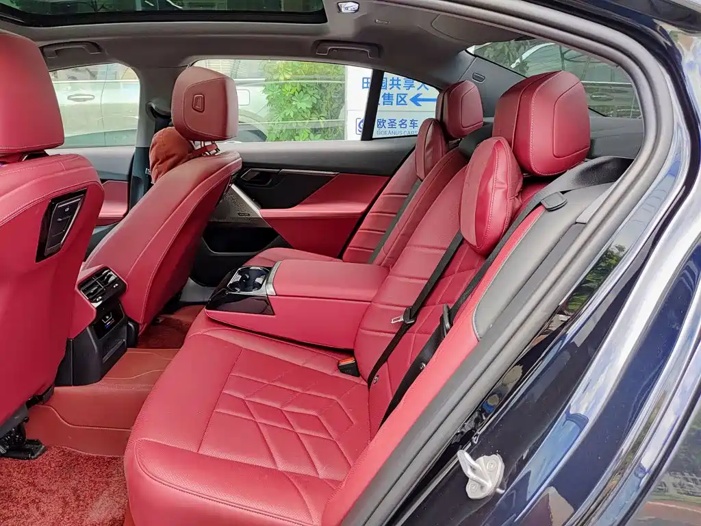 BMW 5 Series — миниатюра 8