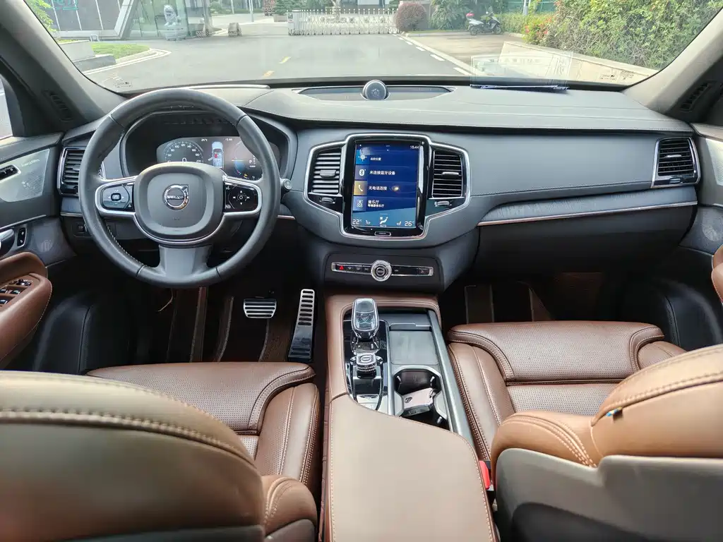Volvo XC90 PHEV — миниатюра 6