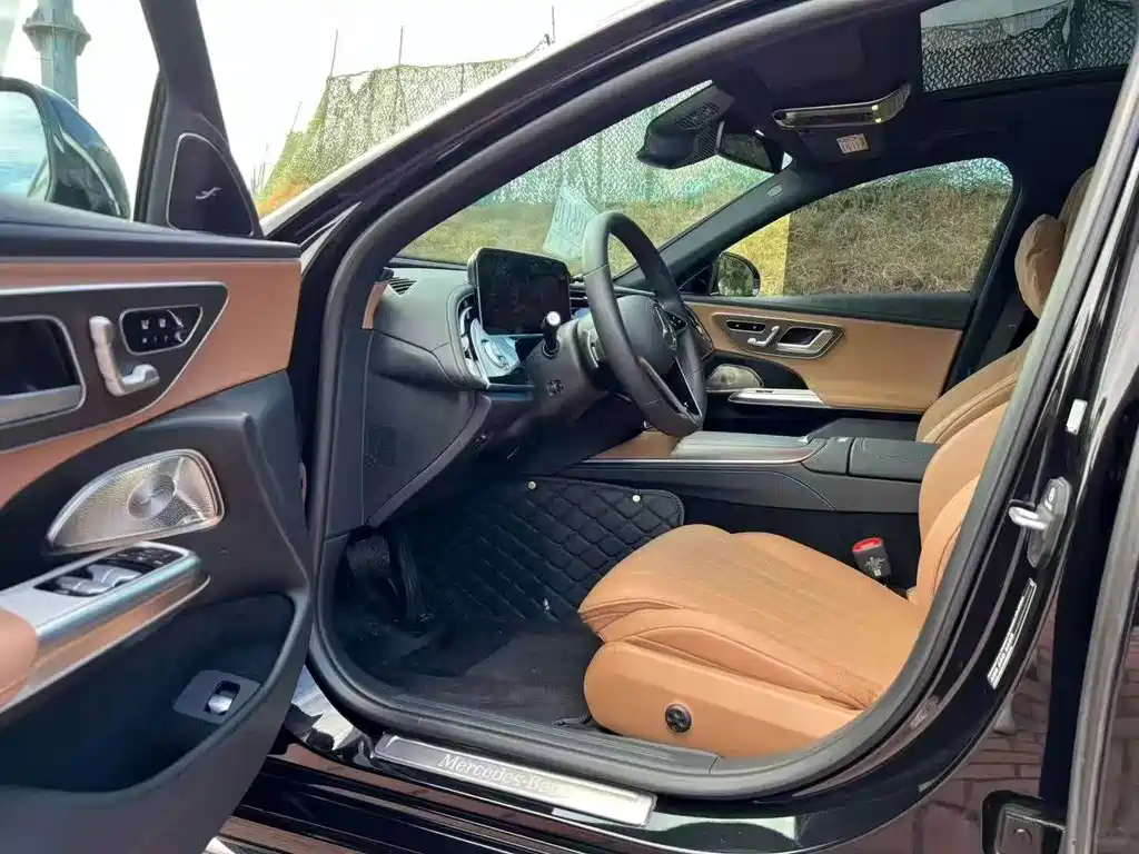 Mercedes-Benz E-Class — миниатюра 6
