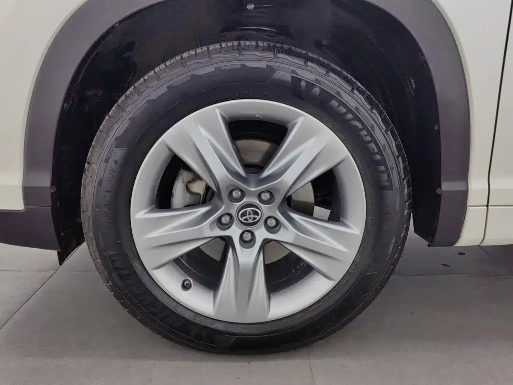 Toyota Highlander — миниатюра 17
