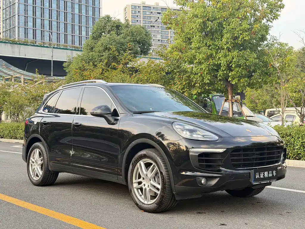 Porsche Cayenne — миниатюра 3