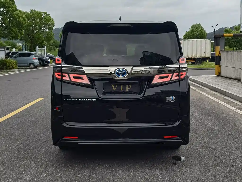 Toyota Alphard — миниатюра 5