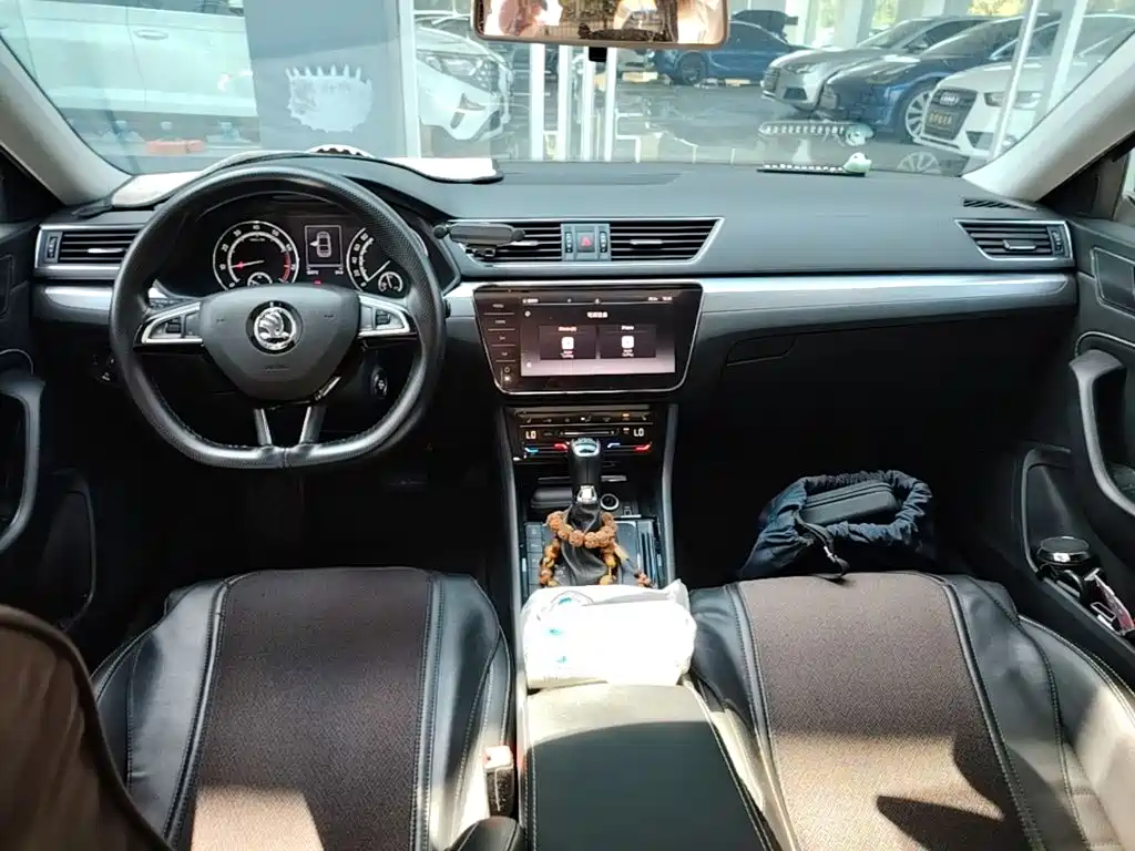 Skoda Superb — миниатюра 10