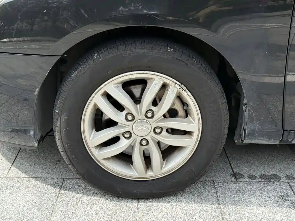 Hyundai Elantra — миниатюра 13