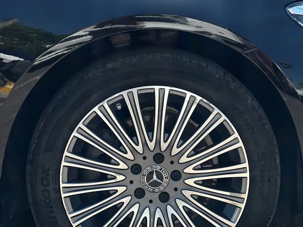 Mercedes-Benz E-Class — миниатюра 3