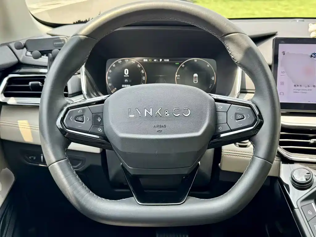 Lynk & Co 06 EM-P — миниатюра 11